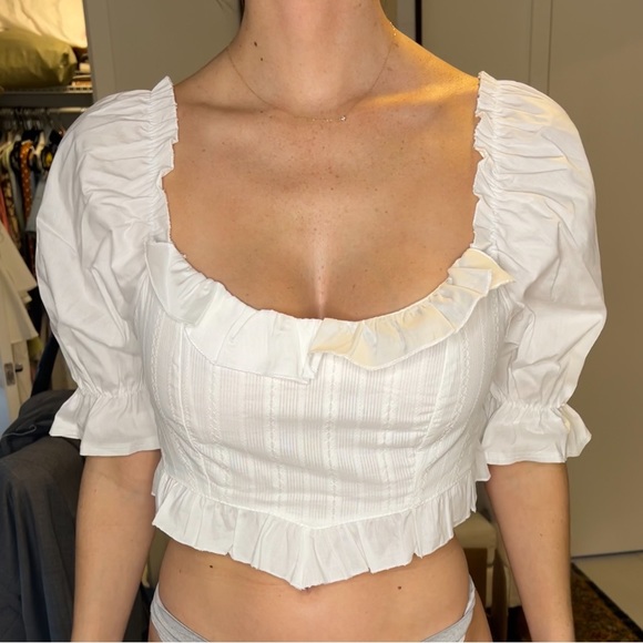BooHoo white cotton shirred puff sleeve crop top - Picture 5 of 8